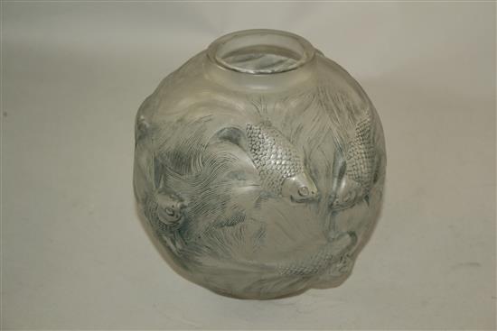 A René Lalique Formose pattern clear and frosted glass vase, 1930s, 17cm